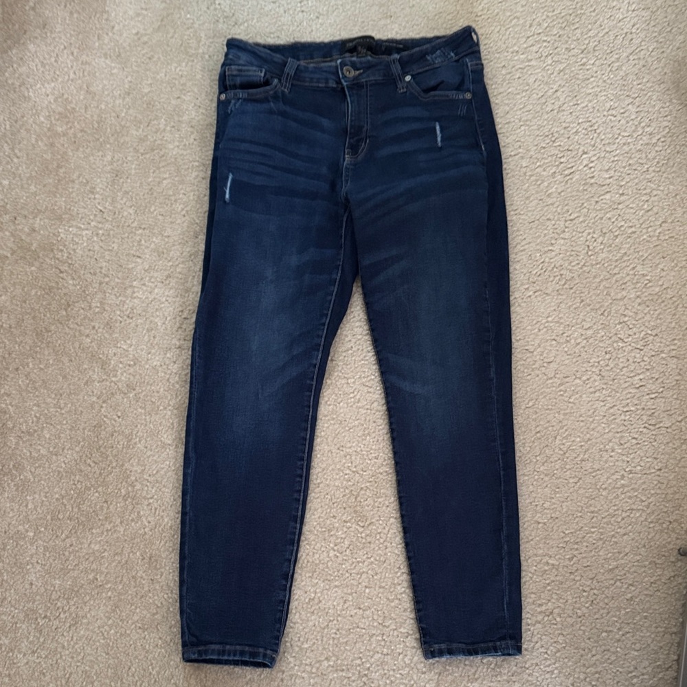 Kendall & Kylie The Ultra Babe Skinny Dark Wash Distressed Jeans EUC Size 9